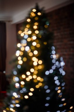 Noel ışıklarının deseni bulanık. Bokeh 'teki tatil ışıklarının arka planı