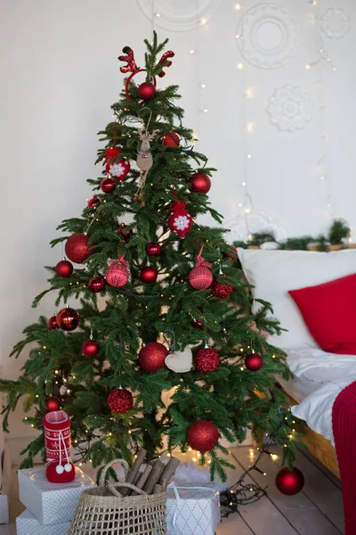 Zdobené Pro Nový Rok Interiér Domu Všeobecný Plán Vánoční Stromeček — Stock fotografie