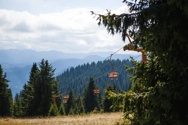 Teleférico Zona Esquí Bulgaria Verano Silla Amarilla Telesilla Uno Los —  Fotos de Stock