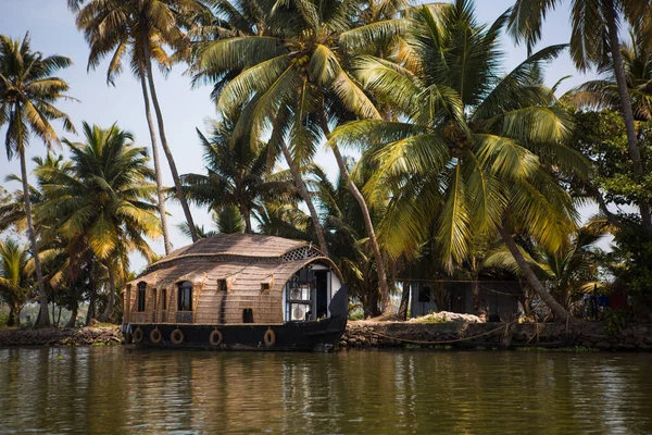 Kerala Oriëntatiepunt Een Plezierboot Huis Boot Zeewier Bedekte Rivierkanalen Van — Stockfoto