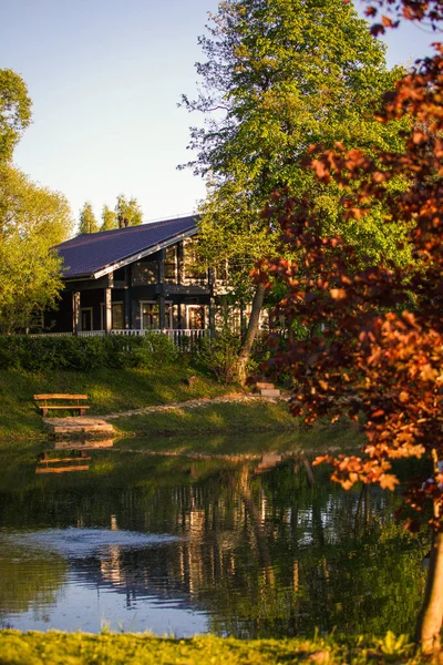 Golitsyno Kaluga Rusia Mayo 2019 Casa Vacaciones Madera Gris Lago —  Fotos de Stock