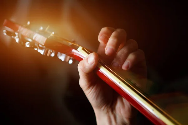 Fingers Man Hand Neck Guitar Clamp Strings Close Guitar Playing — Stock Photo, Image