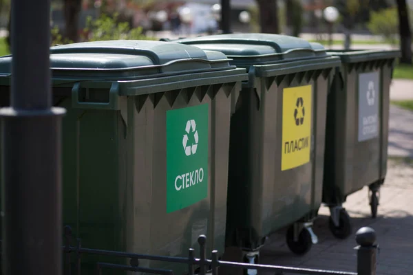 Rusya 'da ayrıştırma ve ayrıştırma için konteynırlar: cam, plastik, ev atığı. Atık ayıklama, çevre dostu çöp toplama kavramı