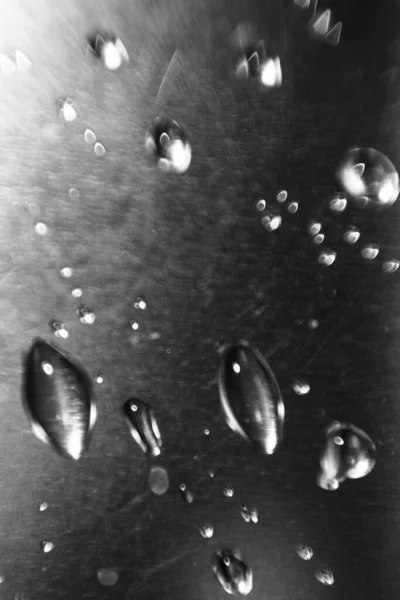 Υφή Μιας Σταγόνας Νερού Ένα Γυαλιστερό Ασημί Φόντο Μια Θολούρα — Φωτογραφία Αρχείου
