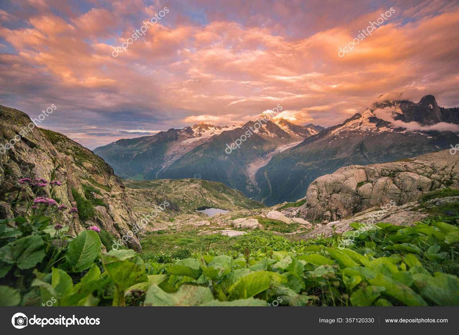 Immagini e foto stock di Tramonto sulle montagne innevate | DepositPhotos, image size:1600x1167