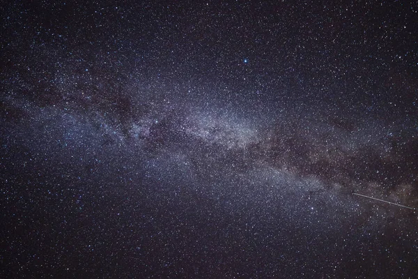 Estrela Cadente Atravessando Láctea Céu Estrelado — Fotografia de Stock