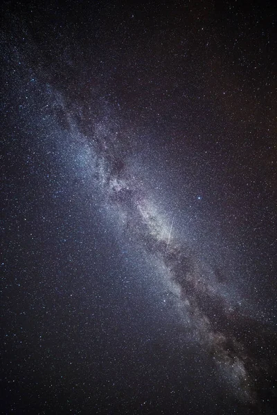 Estrela Cadente Atravessando Láctea Céu Estrelado — Fotografia de Stock