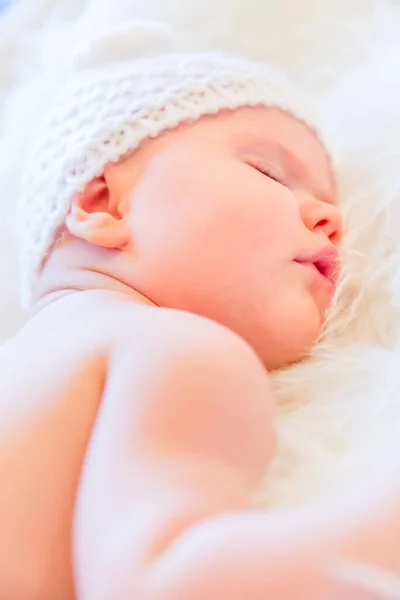 Carino Neonata Dormire Pacificamente Indossare Orso Orecchie Cappello — Foto Stock