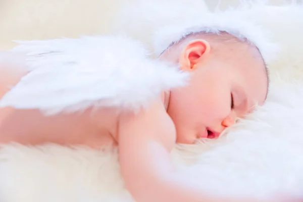 Bambino Che Dorme Tranquillamente Indossando Ali Angelo Halo — Foto Stock