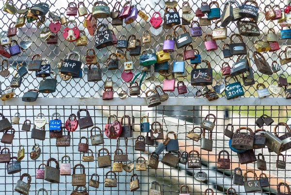 Polen Bydgoszcz April 2018 Vele Hangende Hangsloten Brug Concept Love — Stockfoto