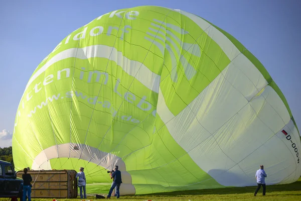 Wershofen Niemcy Wrzesień 2017 Przygotowanie Zielonego Balonu Gorące Powietrze Lotu — Zdjęcie stockowe