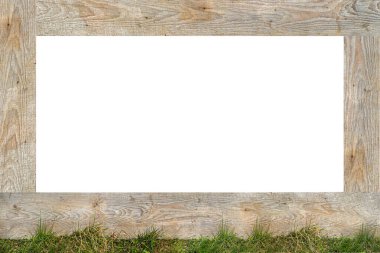 Gerçek ahşap tahtalardan yapılmış bir çerçeve, altı yeşil çimlerle kaplı ve ortası da fotokopi alanı..