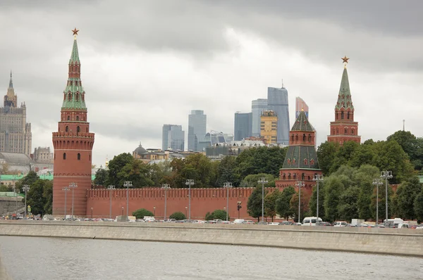 Moskou. uitzicht op het Kremlin vanaf de grote Moskvoretsky-brug — Stockfoto