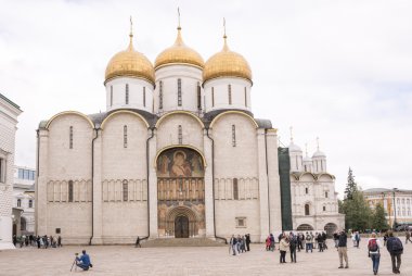Kremlin. Uspensky turistik yerleri ziyaret Cathedral.Tourists