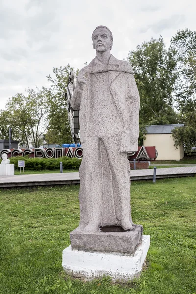 Скульптура "Молодой Ленин" в парке Музеон, гранит — стоковое фото