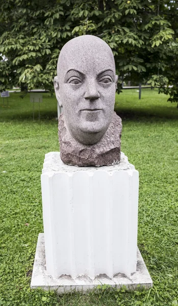 Sculpture "Académicien Fersman" dans le parc Muzeon — Photo