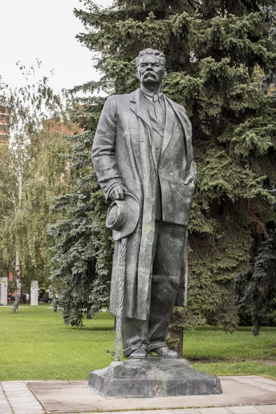 Sculpture "A.Gorky" in the park Muzeon, bronze. Sculptor V.Mukhi — Stockfoto