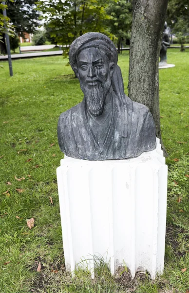 Скульптура "Авіценна" у парку Muzeon, Бронза — стокове фото