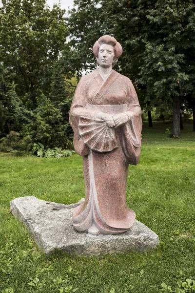 Sculpture "Amaterasu" dans le parc Muzeon, granit — Photo