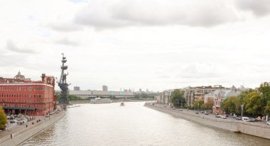  Bolotnaya ve Yakimanskaya bentleri görünümünü 