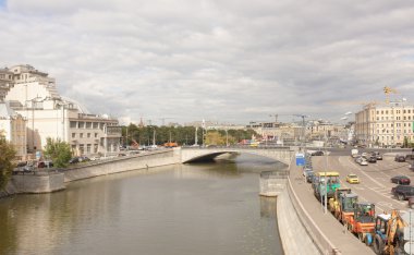 Bolotnaya ve Yakimanskaya bentleri ve Patrik görünümü
