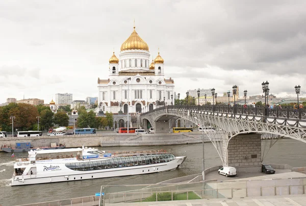 Cathedral of Christ the Savior and the Patriarchal bridge — Stock Photo, Image