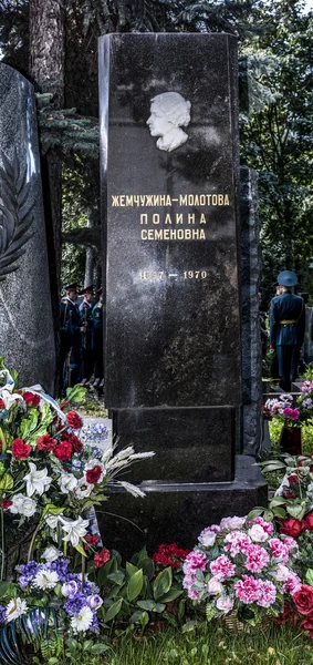Novodevichye Friedhof. Grab polina zhemchuzhina- molotova — Stockfoto