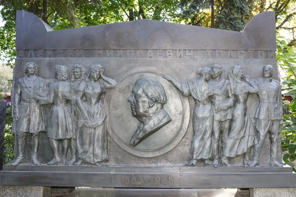 Novodevichye Cemetery. Grave writer Alexei Tolstoy — Stock Photo, Image