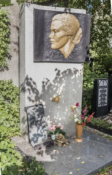 Novodevichye temető. Sír színésznő Lybov Orlova — Stock Fotó