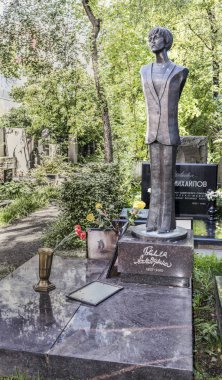 Novodevichy mezarlığı. Şairim Bella Akhmadulina mezarı