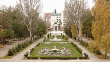  Rostov-on-Don. Sonbahar günü Gorki Parkı
