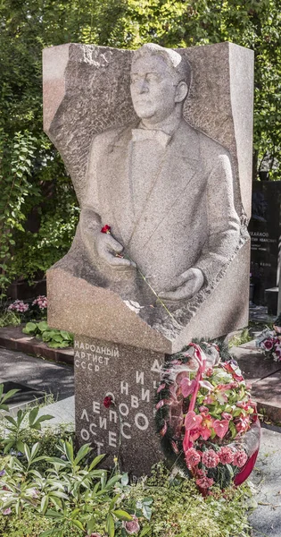 Cemitério Novodevichy. Grave o artista Leonid Utesov — Fotografia de Stock