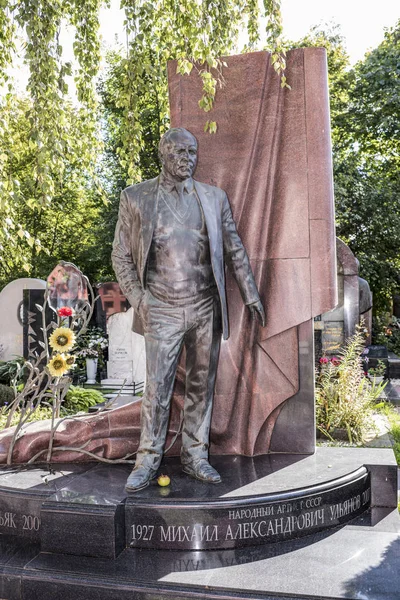 Cemitério Novodevichy. Ator sério Mikhail Ulyanov — Fotografia de Stock