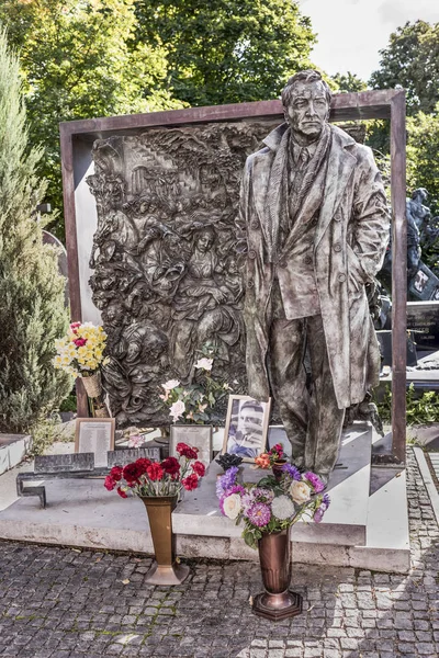 Novodevichy mezarlığı. Mezar aktör Vyacheslav Tikhonov — Stok fotoğraf
