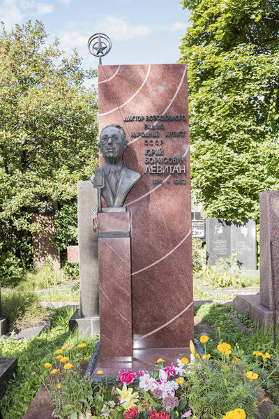 Novodevichye Cemetery. Tomb announcer Yuri Levitan