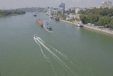 Üzerinde Rostov-on-Don nehirde Yüzme kargo gemileri