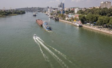 Üzerinde Rostov-on-Don nehirde Yüzme kargo gemileri