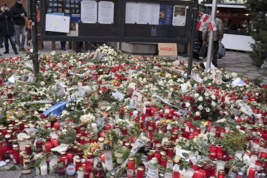 Berlin bu terörist attac öldürdü anısına onur
