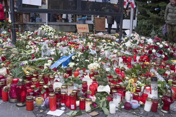   Berlin bu terörist att öldürdü anısına onur