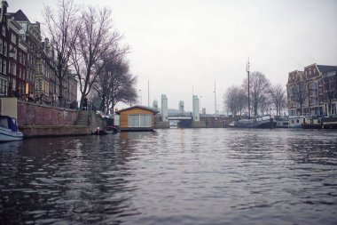  Vatandaşlar kanal yürüyüş ve araç taşıma