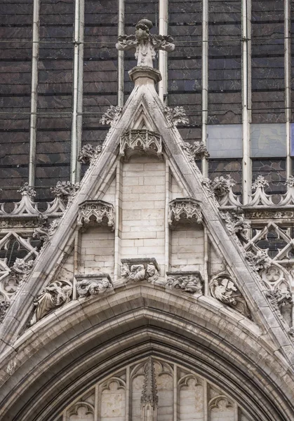 Cathedral of St. Michael and Gudule in cloudy weather — Stock Photo, Image