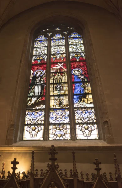 Chatnedral Notre-Dame. Barevné okno — Stock fotografie