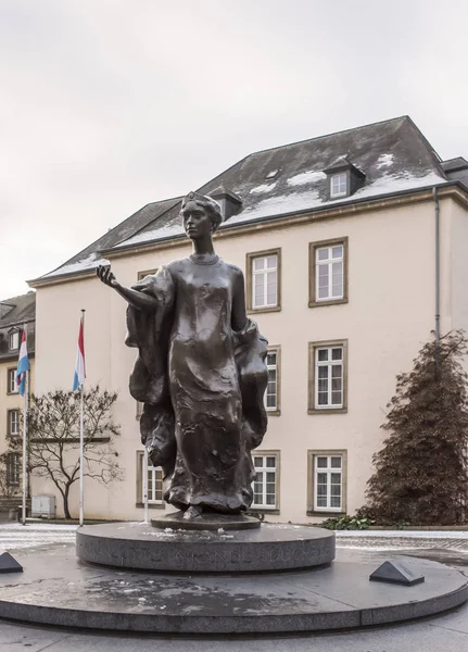 Denkmal Großherzogin Charlotte des französischen Bildhauers jean cardot — Stockfoto