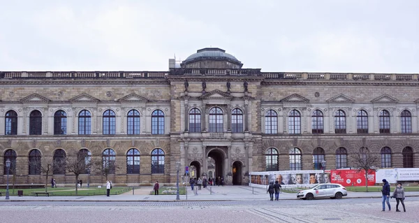 Zwinger-palácio e parque complexo de quatro edifícios. O novato — Fotografia de Stock