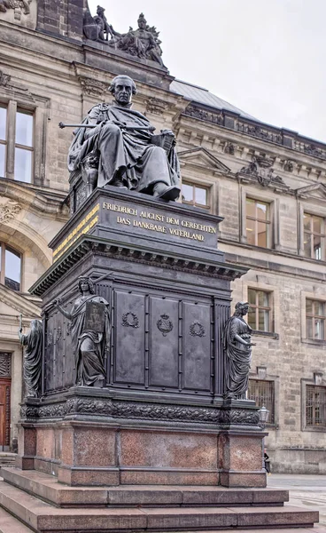 Statyn av den första kung av Sachsen, Frederick Augustus jag — Stockfoto
