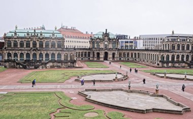  Zwinger palace ve park dört bina kompleksi 