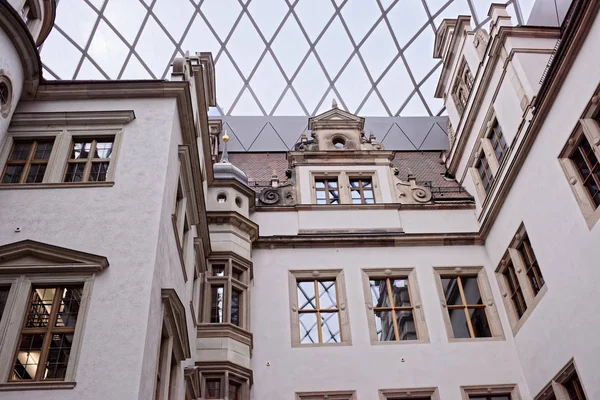 No Residenzschloss está a mundialmente famosa câmara do tesouro Th — Fotografia de Stock