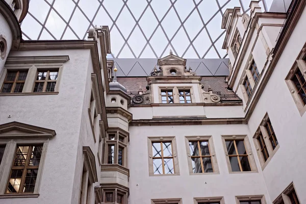 En el Residenzschloss es la mundialmente famosa cámara del tesoro Th —  Fotos de Stock