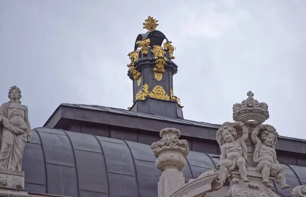 Palác Zwinger a park komplex čtyř budov. — Stock fotografie