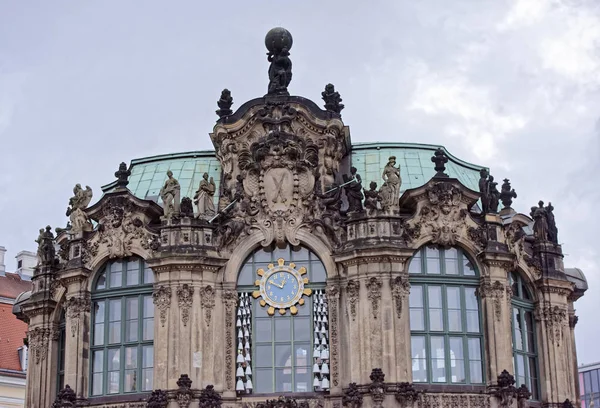 Palác Zwinger a park komplex čtyř budov — Stock fotografie